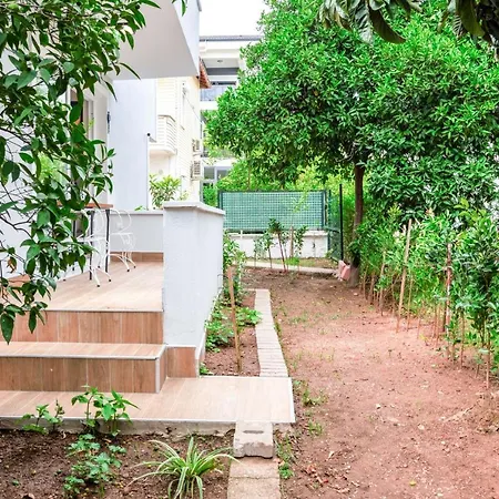 Private With Garden Near Beaches In